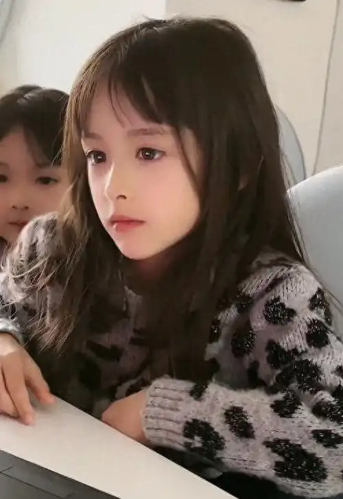 回顾:湖北小伙被外国美女模特倒追,生两个混血女儿,大