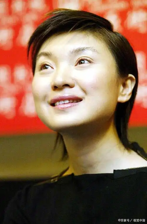 "从歌手到副主任:陈红的坎坷人生路"