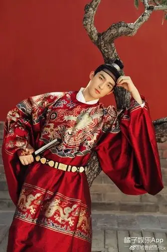 不信谣不传谣,还是坐等官宣吧(吃瓜)刘冠希:在time z组合内担任主唱