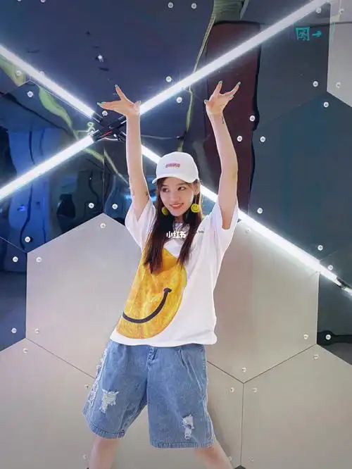 陆翊alexiasamdra彩虹笑脸短袖