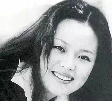 汪峰和高晓松为她反目成仇,27岁为情自杀,汪峰专门写歌悼念她