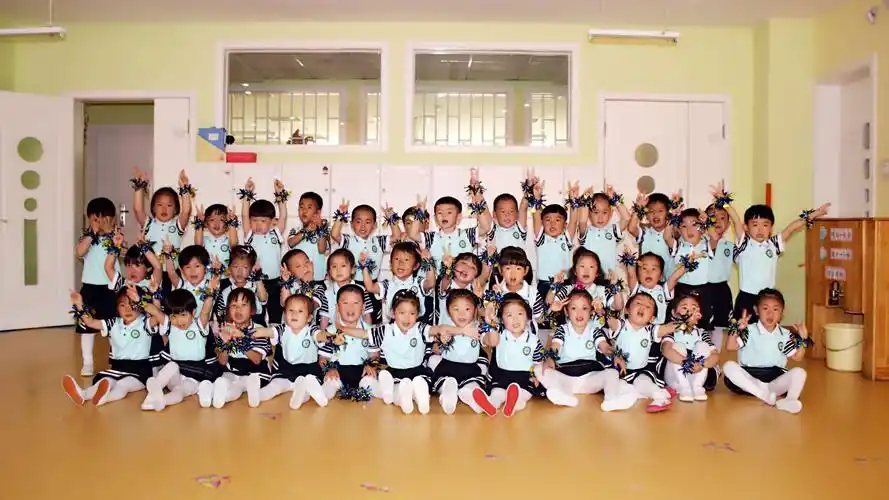 佳佳幼儿园照片留念