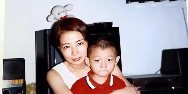 悲情女人仲小萍:因儿子30年不嫁,两次被辜负,霍尊输了回到原点|火风