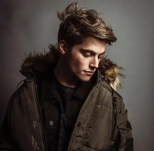 人畜无害的美国最火雀斑男孩要转型当歌手?——froy gutierr