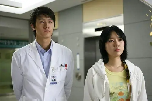 资料图片:韩国恐怖片《两个人》精彩剧照(17)