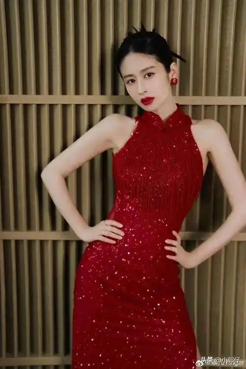 颖儿一袭红色流苏亮片修身开叉长裙性感气质优雅迷人