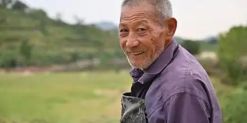 男人一辈子不结婚,老了以后过得怎么样?过来人道出现实,很真实