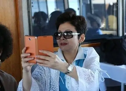 董文华澳洲演出照曝光揭不老女神沉寂10年真相2