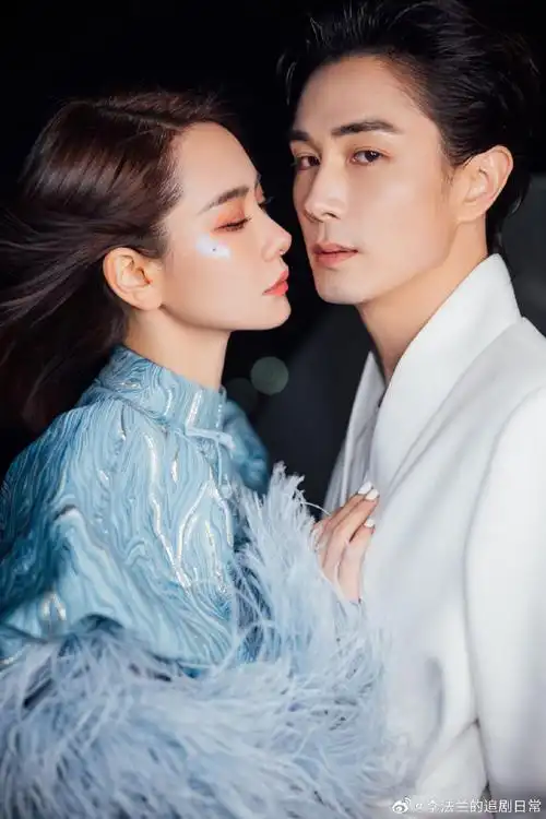 戚薇来云梦泽参加天穹节,在直播里说起和老公李承铉cos王者双兰cp的事