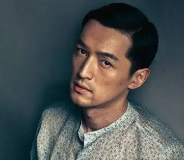 胡歌最新发型图片成熟魅力瞬间秒杀众人