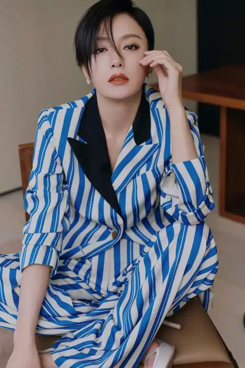 秦岚短发酷飒西装写真图片