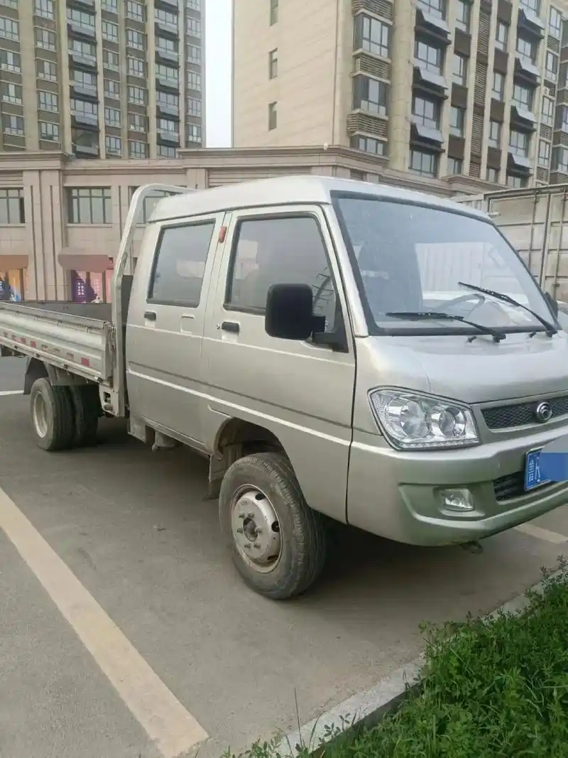 二手货车3米双排小货车 19年2月,汽油双排平板货车,3米车厢,国五