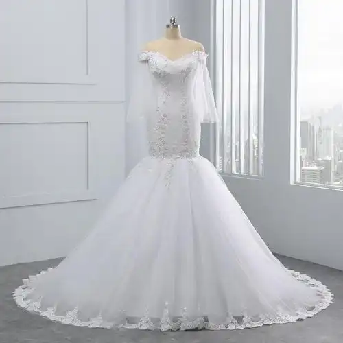 白色绑带拖尾婚纱图片