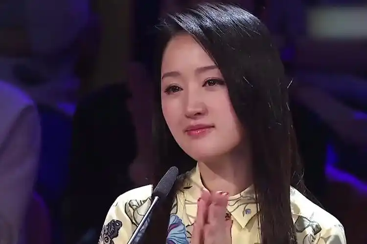 8岁男孩撕心裂肺唱出《天之大》,杨钰莹当场洒泪,声音太惊艳了