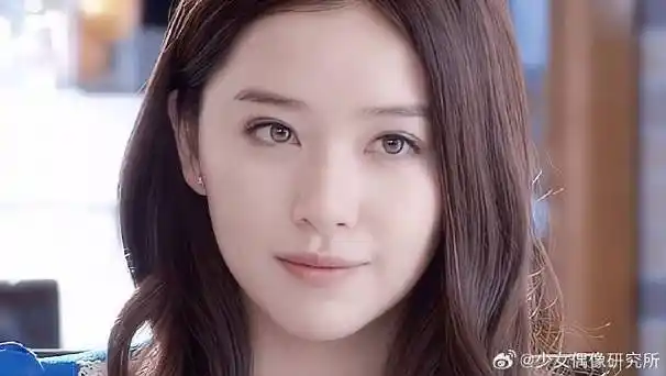 这就是小说里描写的琥珀色的瞳孔吧|阚清子