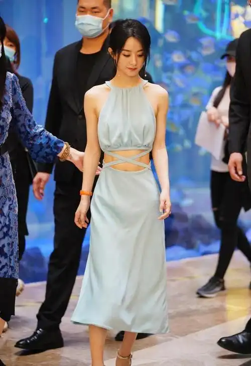 赵丽颖节目大秀身材,"巴掌腰"惊呆网友,这腰围真实存在吗