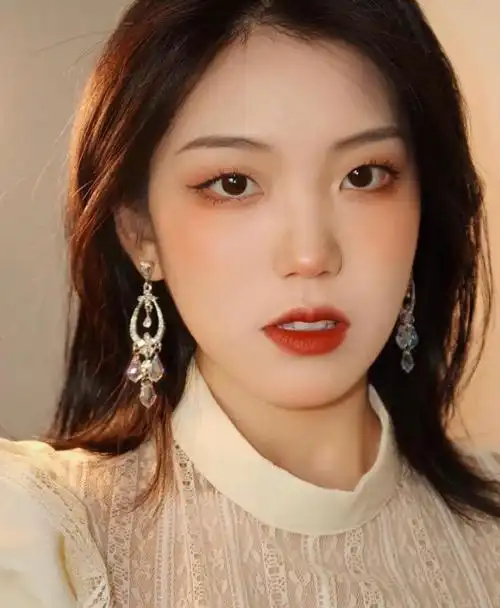 单眼皮女生也能很美,掌握复古眼妆很关键,不用放大双眼也好看