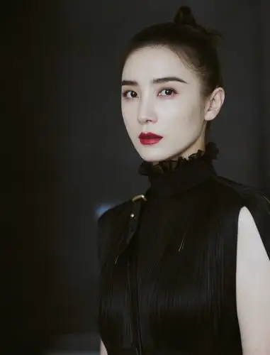 内地知名女演员宋佳做客上海荣宅,与粉丝近距离接触,一起探秘百年前