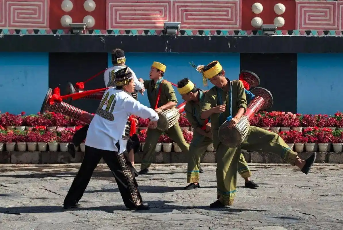 象脚鼓韵乐舞欢腾