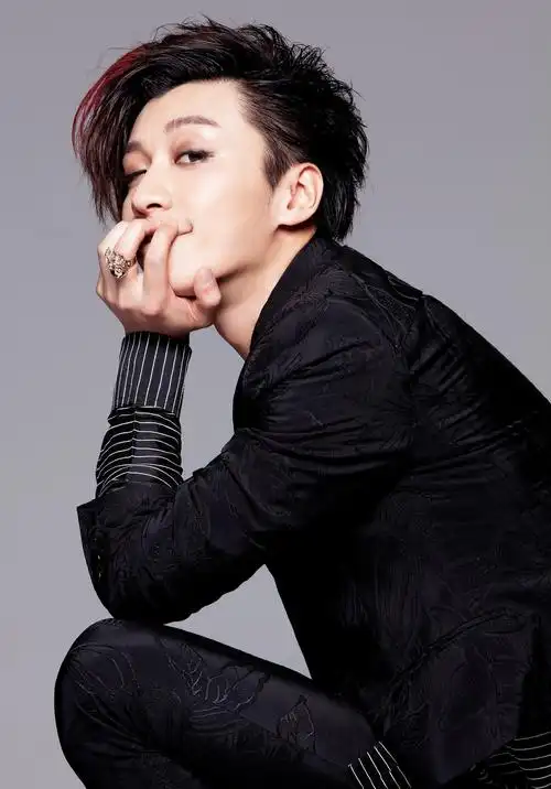 乔任梁签约华纳音乐 天王天后齐祝回归舞台