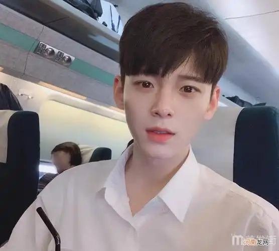 美发街今日发型:男士干净利落清爽短发帅气又个性