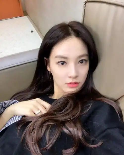 扒一扒权志龙的绯闻女友李珠妍