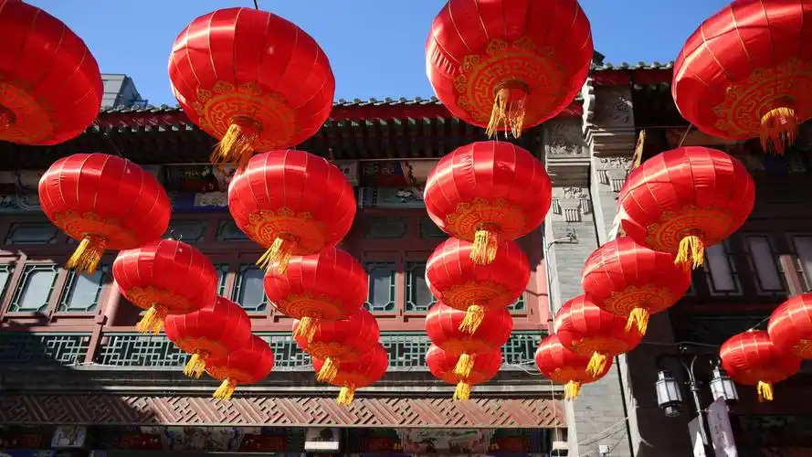 大红灯笼高高挂