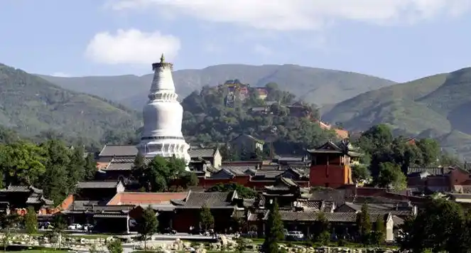 门票价格:(旺)168元/人,(淡)140元/人 景区简介:五台山位于山西省东北