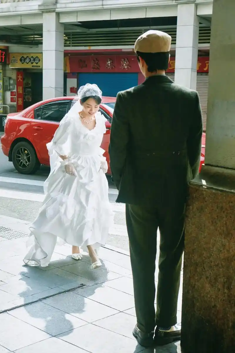 汕头婚纱照,记录每一帧.街拍高级感,纪实风  用纪实的手法去 - 抖音