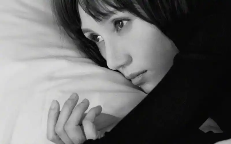 电脑壁纸 明星 大陆明星 知性女神袁泉