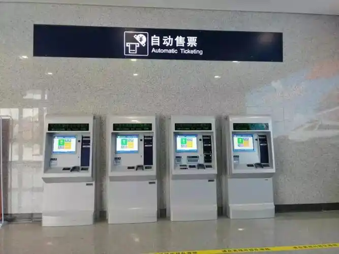 自动检票闸机和人工检票通道▲ 雷锋服务站▲ 已配备的安检设备