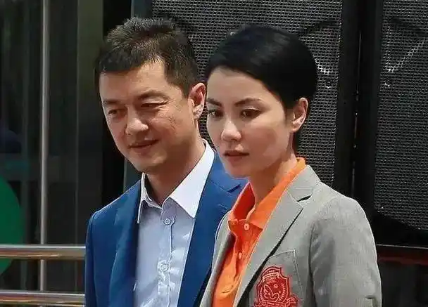 汪小菲和李亚鹏,都找到听话的老婆了!_王菲_女人_小梅