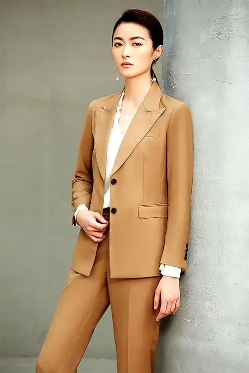 女西服套装时尚款