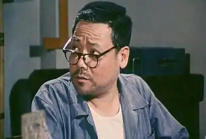 李忆兰老师初学京剧,他的丈夫是著名的京剧表演艺术家李和曾,二人曾经