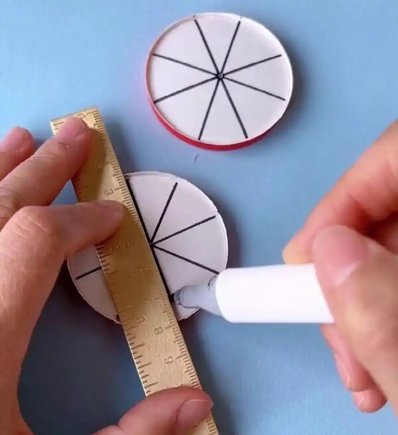 亲子手工 - 用纸杯和吸管制作自行车