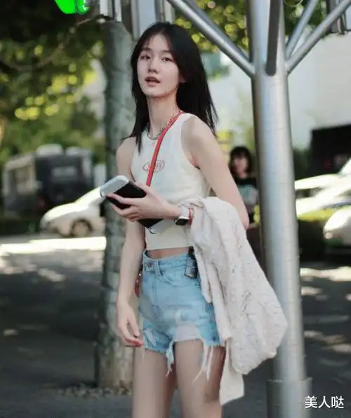 赵薇女儿因长得太好看被全网禁止整容如今16岁变化太大不敢认