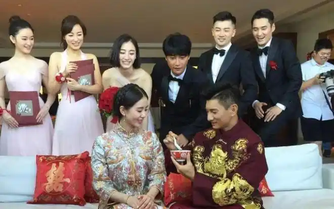 张馨予伴娘团曝光这颜值这扮相甩教主夫人几条街