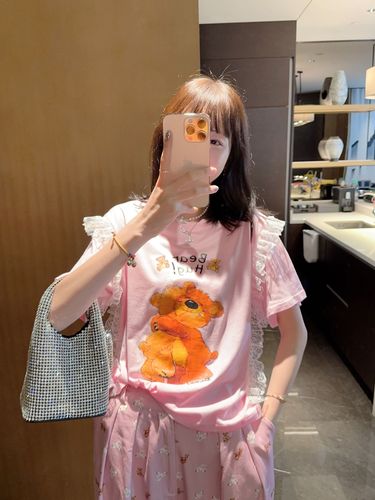 张静芝韩国东大门 拼木耳蕾丝花边卡通拥抱小熊减龄粉嫩t恤