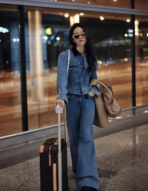 52岁莫文蔚自然老去36岁刘亦菲珠圆玉润这才是该看的真实内娱