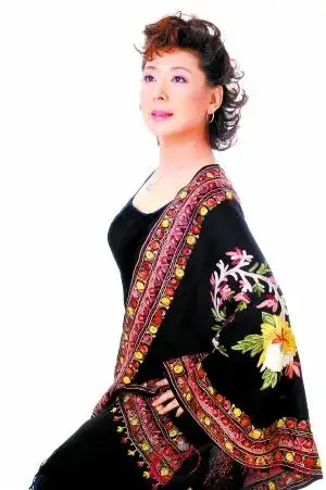 关牧村德德玛登台献艺