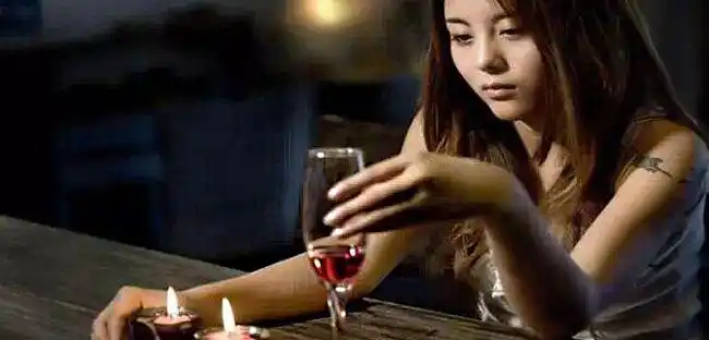 因此,酒是最好的解压品,开心的时候它能够让愉快的心情得到升华,不