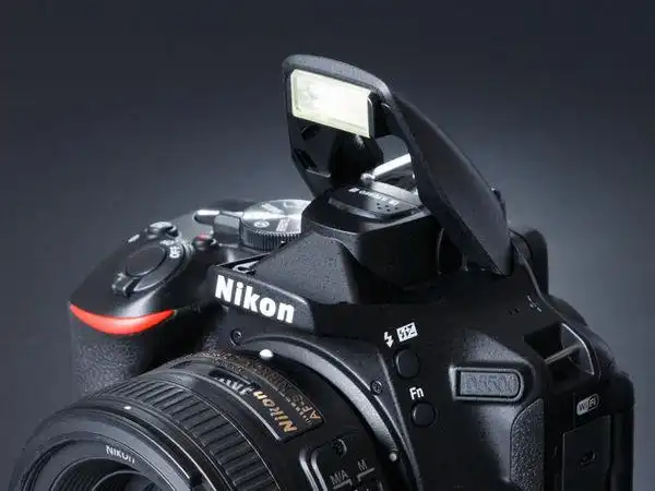 小型轻量化的典型尼康d5500外观体验