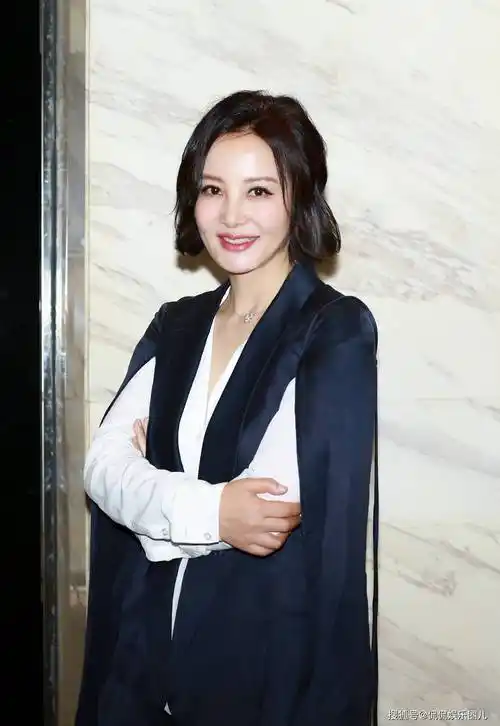 仍旧饱满性感!_陶虹_女性_身材