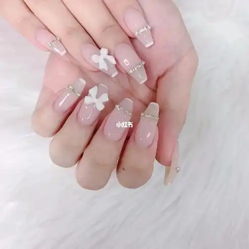 体型美甲对于手肉肉的女生来说很友好哦