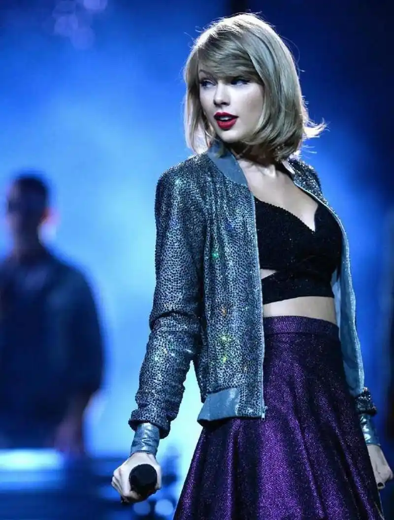 泰勒·斯威夫特,一位具有出色才华和美国乡村音乐传统的歌手和词曲作