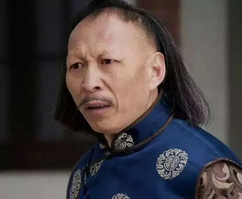 扮演丑角的演员大多其貌不扬,甚至有些丑陋,而多饰演大奸大恶之人,也