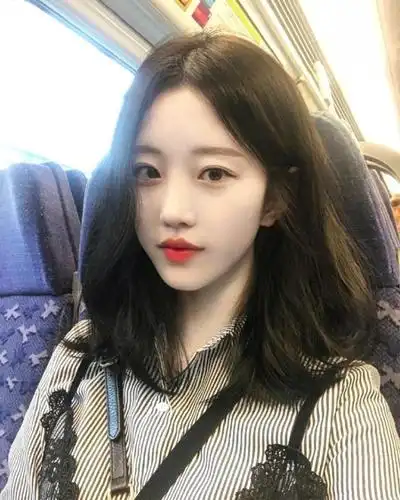 女生自拍照怎么拍:12个自拍拍照姿势,帮你解锁好看自拍照