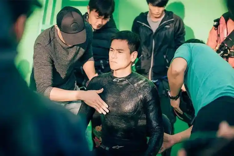 40岁了彭于晏的腹肌还够看吗