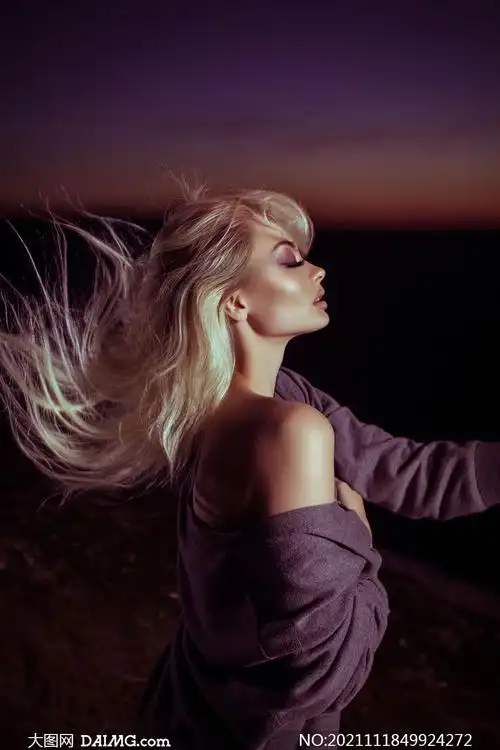披肩金发彩妆美女人物摄影高清图片