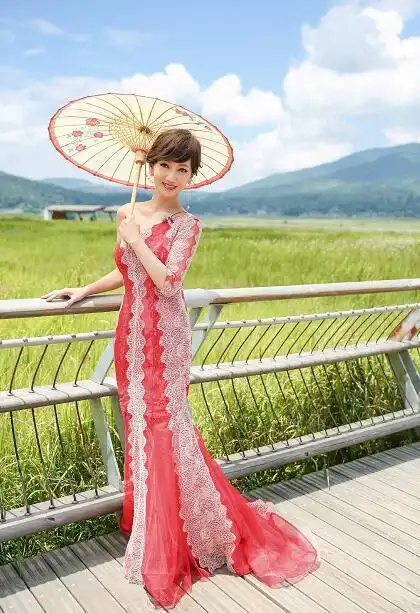 赵雅芝泳池戏水曼妙身姿凸凹有致把脸和身材保持得像少女那样好